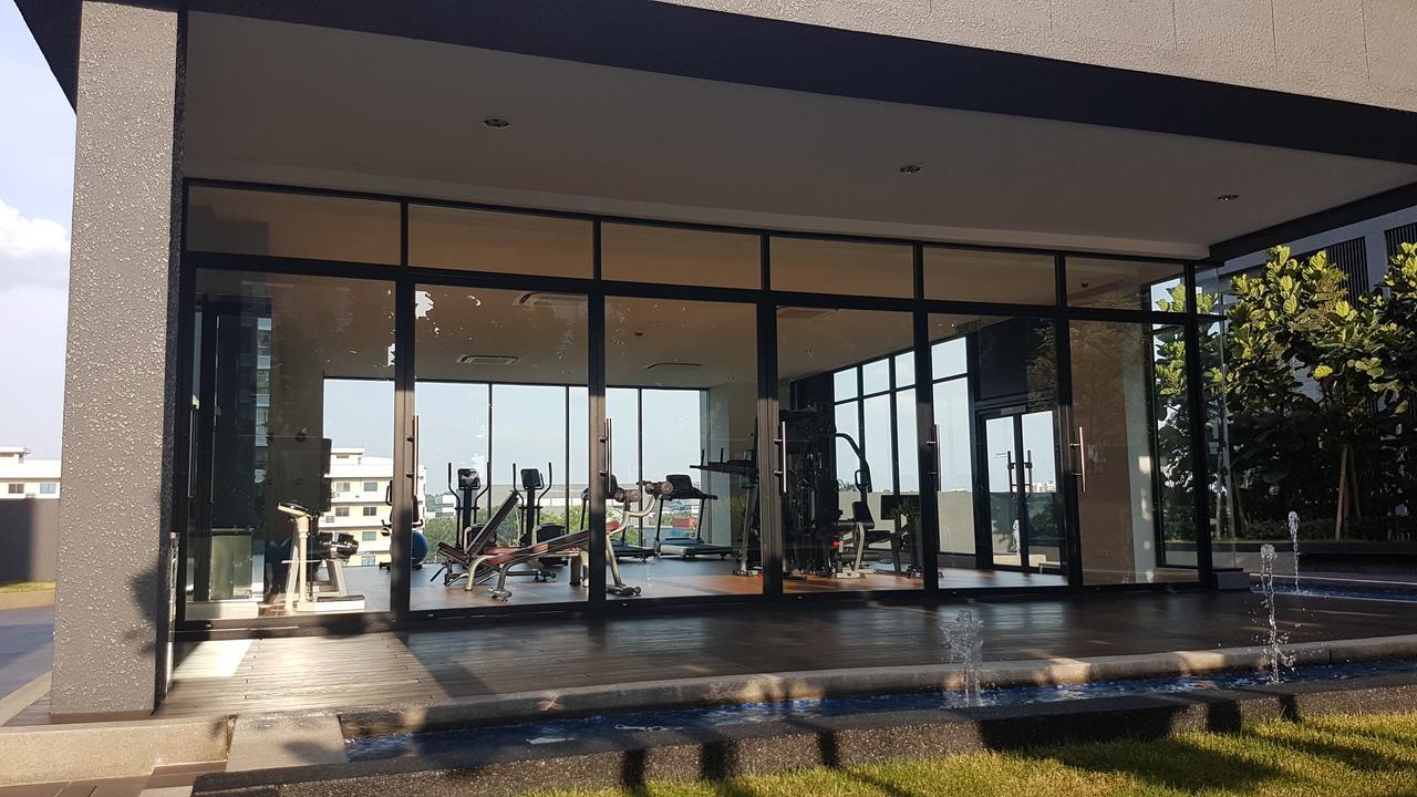 Utropolis By Miric Appartement Shah Alam Buitenkant foto
